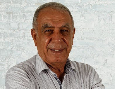 Bağlantısızlar Hareketi’nin kurucu babaları liderliğinde ilk NAM Zirvesi Yugoslavya’nın başkenti Belgrad’da 1-6 Eylül 1961’de gerçekleştirilmiştir. (soldan sağa) Hindistan'dan Shri Jawaharlal Nehru, Gana'dan Kwame Nkrumah, Mısır'dan Cemal Abdülnasır, Endonezya'dan Sukarno, Yugoslavya'dan Josip Broz Tito (Fotoğraf: NAMyouth, t.y.).