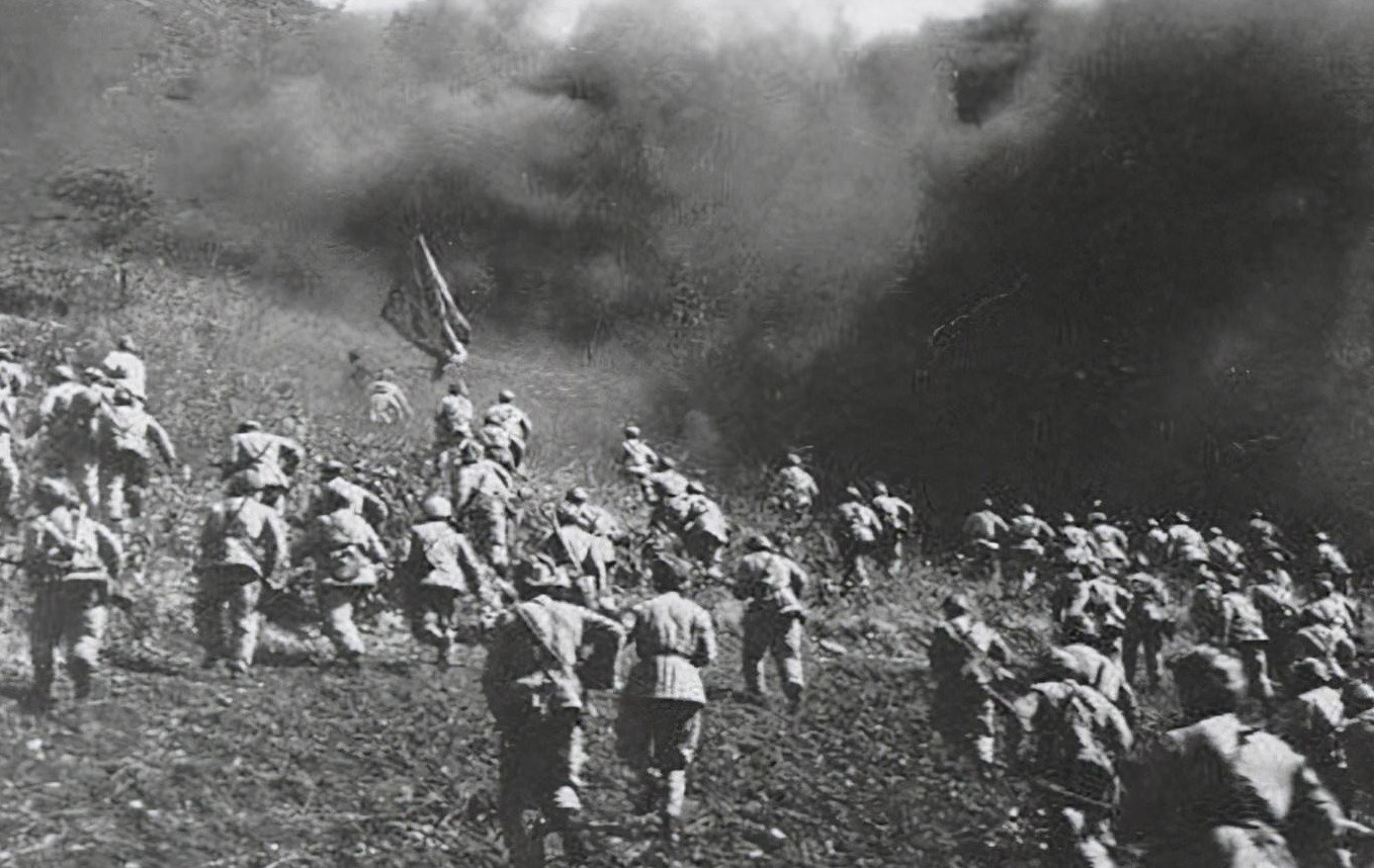 Çin Halk Gönüllüleri, ABD Saldırganlığına Karşı Direniş ve Kore'ye Yardım Savaşı'nda Kore halkı ve ordusuyla birlikte savaştı (Fotoğraf: Zhihu, t.y.).