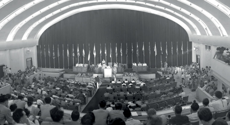 18-24 Nisan 1955’te Endonezya’nın Bandung kentinde toplanan Asya-Afrika Konferansı’na 29 Asya ve Afrika ülkesi ve bölgesinin hükümet heyetleri katıldı (Fotoğraf: Qian Sijie/ Xinhua, 1955).