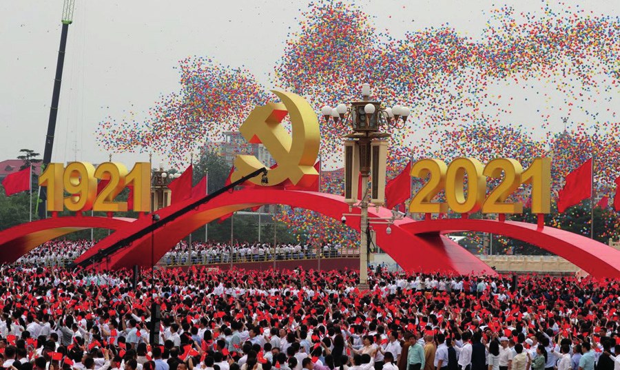 Çin Komünist Partisi’nin kuruluşunun 100. yıldönümü kutlamaları kapsamında 1 Temmuz’da Pekin'deki Tiananmen Meydanı’nda düzenlenen törenden bir görüntü (Fotoğraf: Lei Sheng/People’s Daily, 2021).