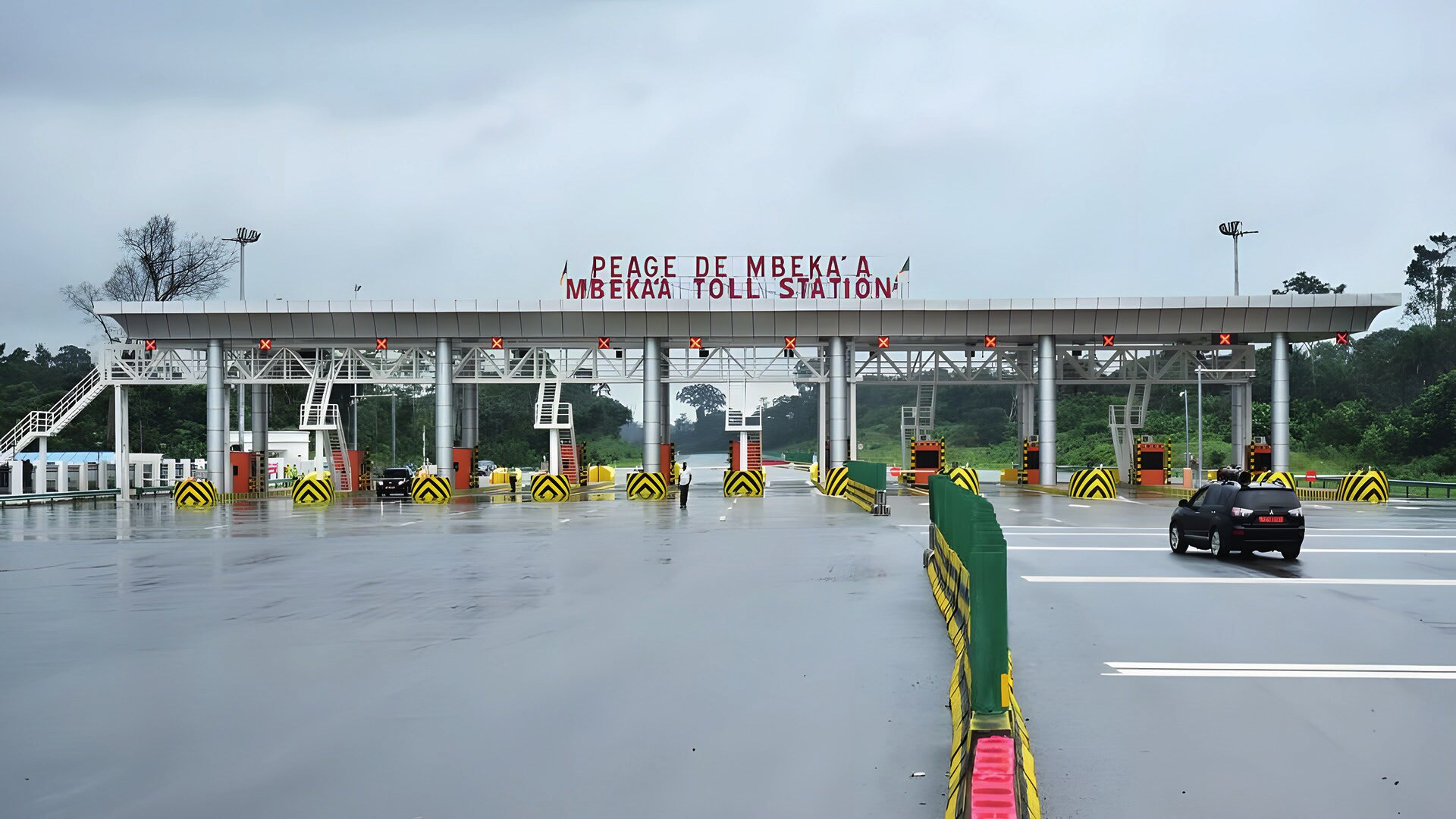 Temmuz 2022, Kamerun'un güneybatısındaki China Harbour Engineering Company Ltd (CHEC) tarafından inşa edilen, Çin ile Kamerun arasındaki yakın işbirliğinin meyvesi olan Kribi-Lolabe Otoyolu (Fotoğraf: Xinhua, 2022).