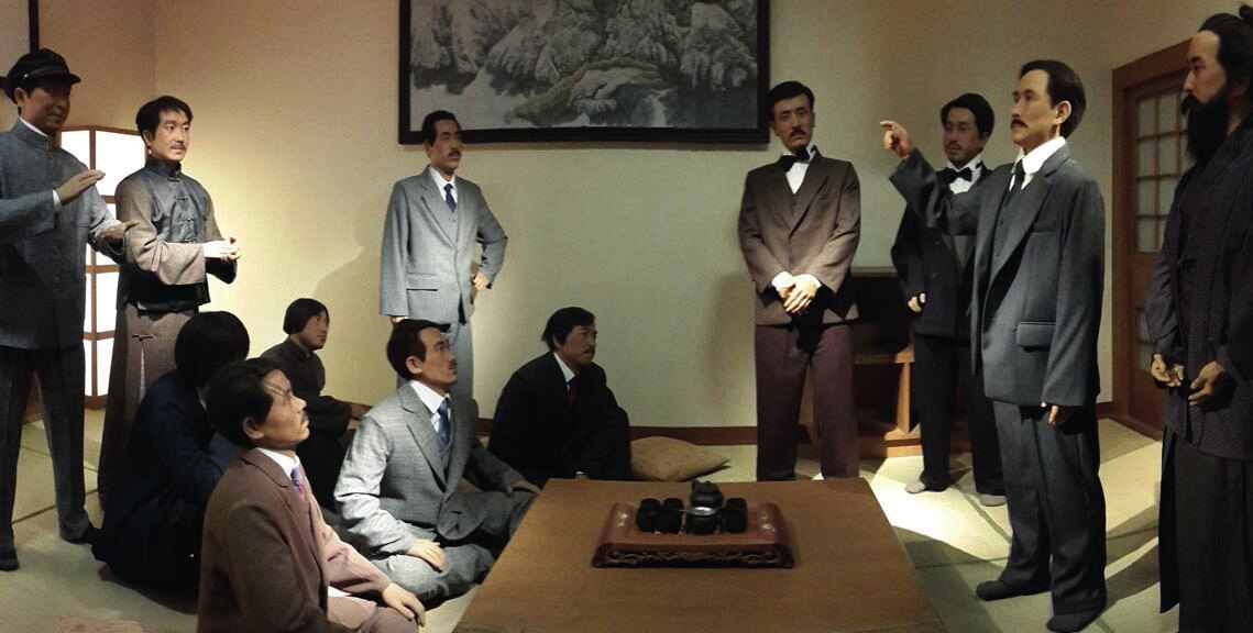 Sun Yat-sen Ağustos 1905’te Huang Xing, Song Jiaoren ve diğerleri ile birlikte ilk ulusal devrimci örgüt olan Tongmenghui Derneği’ni (Çin Devrimci İttifakı) kurdu (Fotoğraf: Chiculture, 2025).
