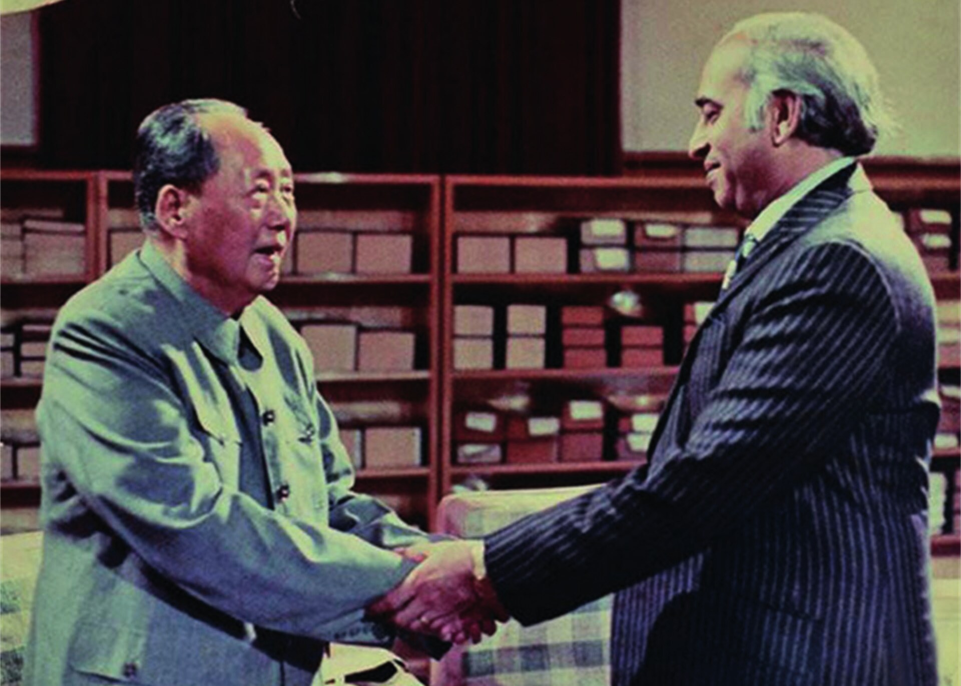 Mao Zedung ve Pakistan Cumhurbaşkanı Zulfiqar Ali Bhutto,1974. Çin ve Pakistan arasında her koşulda dostluk içeren, Xi Jinping'in "demir kardeşler" diye nitelediği stratejik bir ilişki vardır. (Fotoğraf: China Daily, 2021).