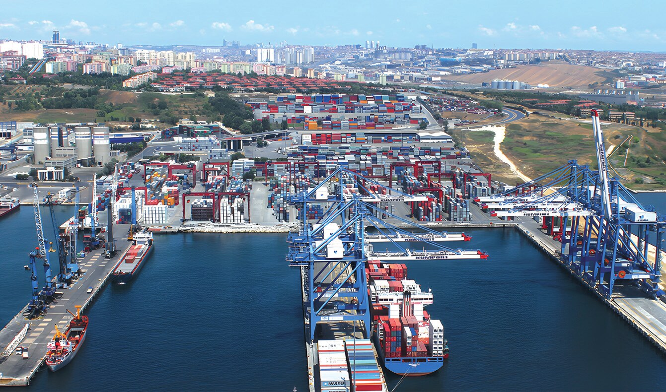 Çin-Türkiye’nin birlikte Kuşak ve Yol Girişimi’ni inşa etmesinin simge projelerinden biri olan Türkiye'deki Kumport, İstanbul’un Ambarlı liman bölgesinde, Marmara Denizi’nin kuzeybatı kıyısında yer alan ve İstanbul’un Avrupa’daki kısmına yakın olan önemli bir stratejik konuma sahiptir (Fotoğraf: Belt and Road Portal, 2022).
