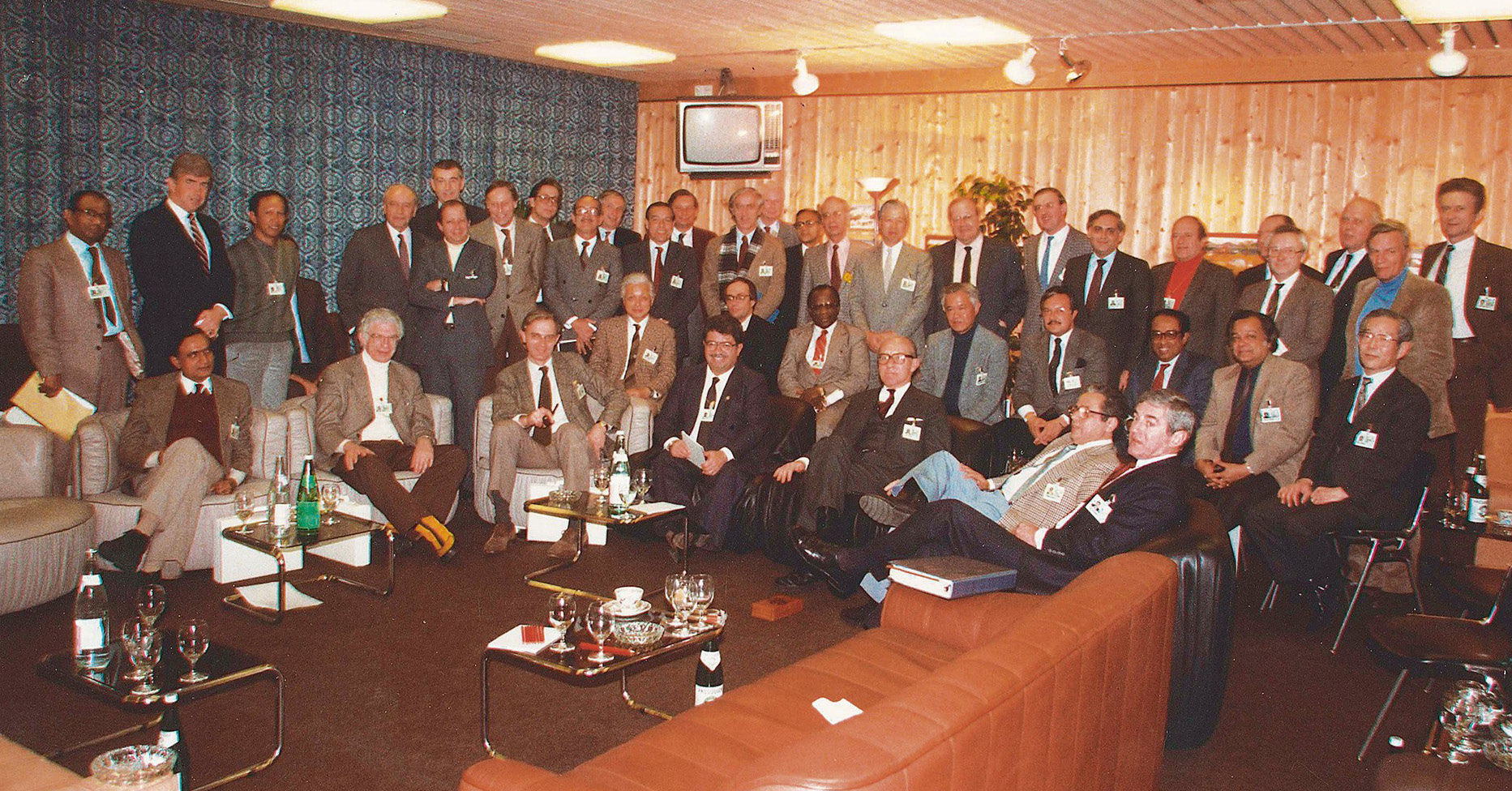 “In 1982, at the first informal gathering of world economic leaders organized as part of the Forum, US President Reagan, addressing the participants via satellite, explicitly demanded that the capitalist camp maintain its position of opposition to the socialist camp led by the Soviet Union.” A picture from the First Informal Gathering of World Economic Leaders (Photo: WEF website, n.d.).