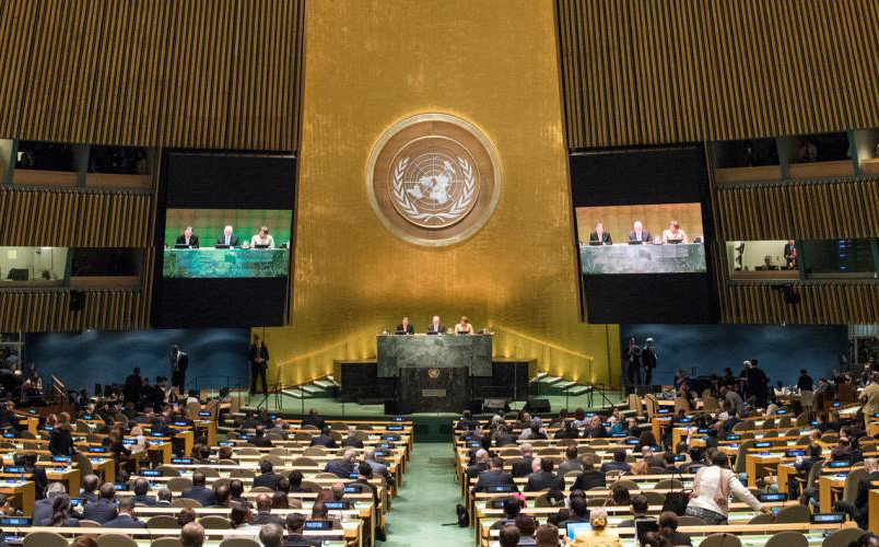 “The post-WWII architecture is increasingly seen as old-fashioned or inadequate for today’s layered and polarized international system”. UN General Assembly Hall during an event in 2016 (Photo: UN Photo/Cia Pak, n.d.).
