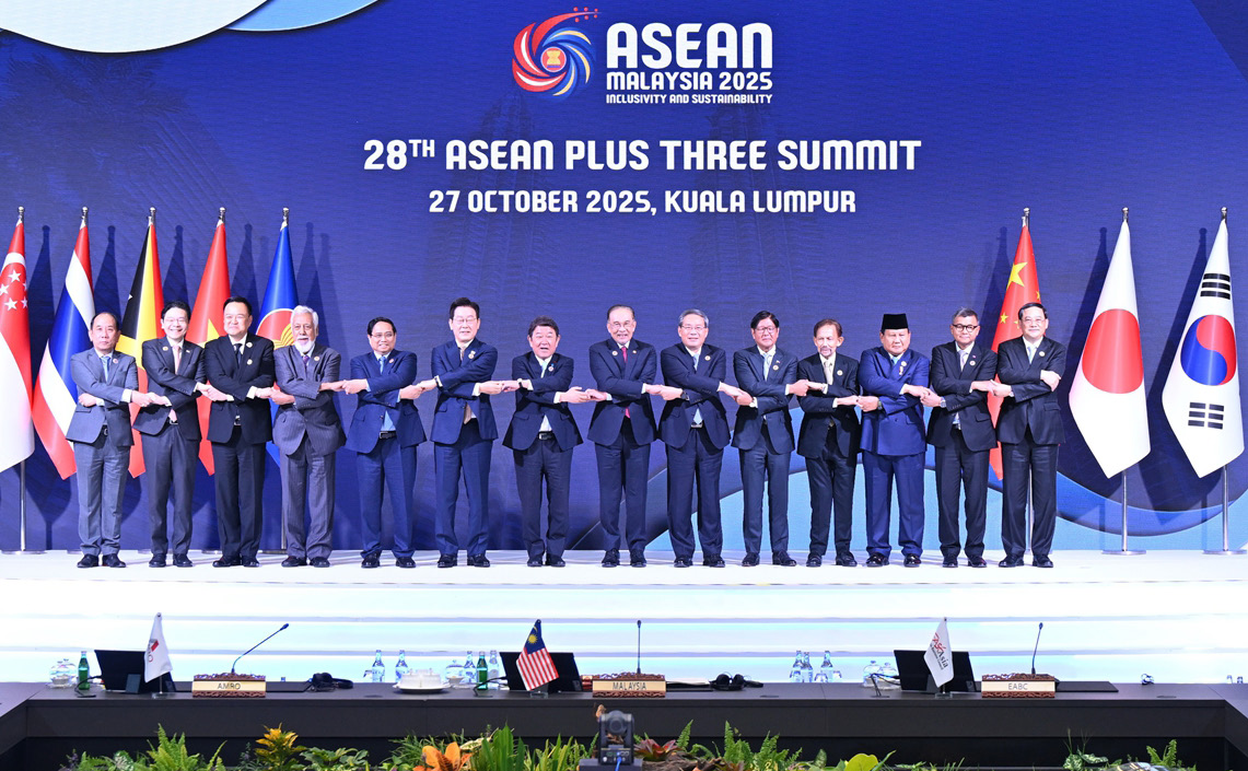 “ASEAN’ın cazibesi, büyük güçler arasında denge sağlamasından kaynaklanmaktadır” (Fotoğraf: CGTN, 2025).