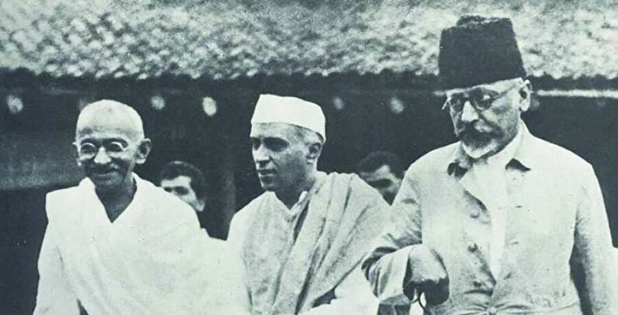 Hindistan Bağımsızlık Hareketi lideri Mahatma Gandi, Hindistan'ın ilk başbakanı Cevahirlal Nehru, Hindistan Hilafet Hareketi Üyesi Ebu'l Kelam Azad (Gandhi Museum, 2023).