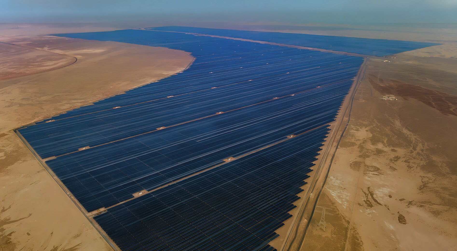 Birleşik Arap Emirlikleri’nde Çinli bir şirket tarafından yapılan Al Dhafra PV2 Güneş Enerjisi Santrali Kasım 2023’te tamamlandı (Fotoğraf: Xinhua, 2024).