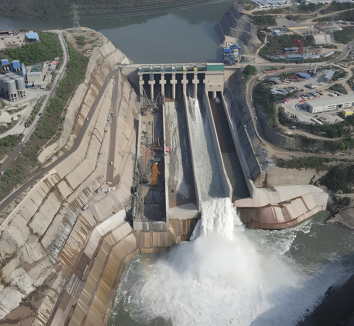 Pakistan’ın doğusundaki Pencap eyaletinde CPEC kapsamındaki ilk hidroelektrik yatırım projesi olan Karot Hidroelektrik Projesi’nin havadan fotoğrafı, 9 Nisan 2022 (Fotoğraf: Xinhua, 2022).