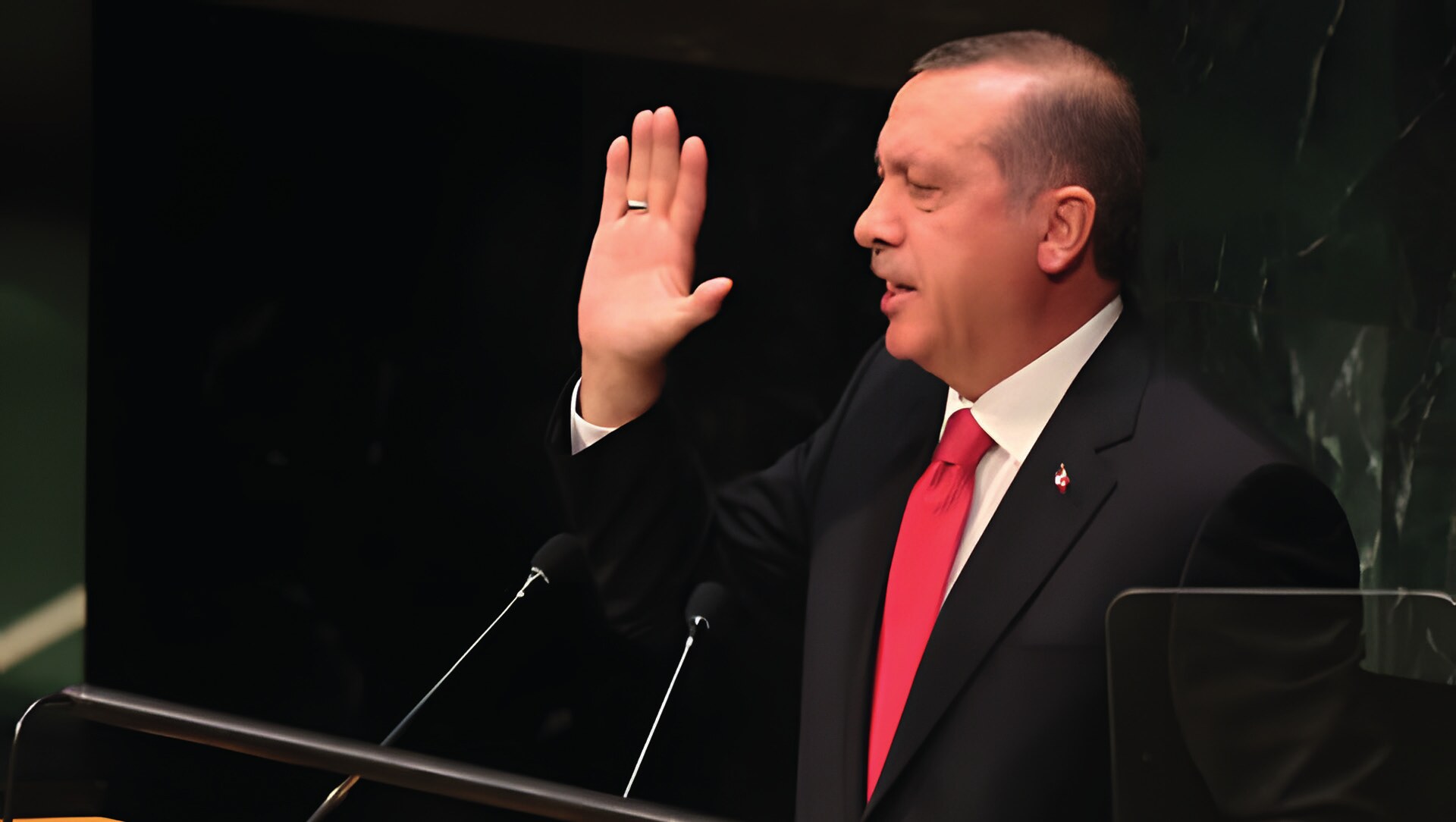 Cumhurbaşkanı Erdoğan, “terörizmin İslam ile ilişkilendirilmesini şiddetle kınadı” ve Türkiye’nin hem terörizm ile hem de İslamofobi ile mücadele ettiğini vurgulamaktadır (Fotoğraf: TCCB, 2014).