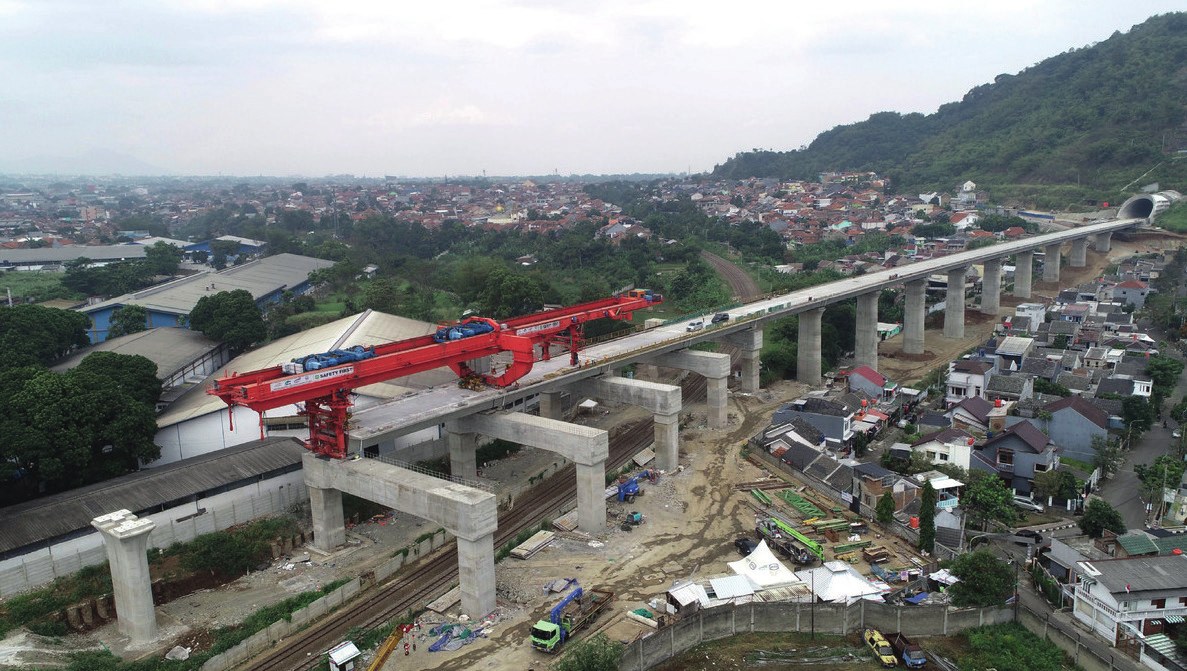 “Cakarta-Bandung Yüksek Hızlı Demiryolu (HSR) projesi, ASEAN içinde KYG projelerinden biridir” (Fotoğraf: China Daily, 2021).