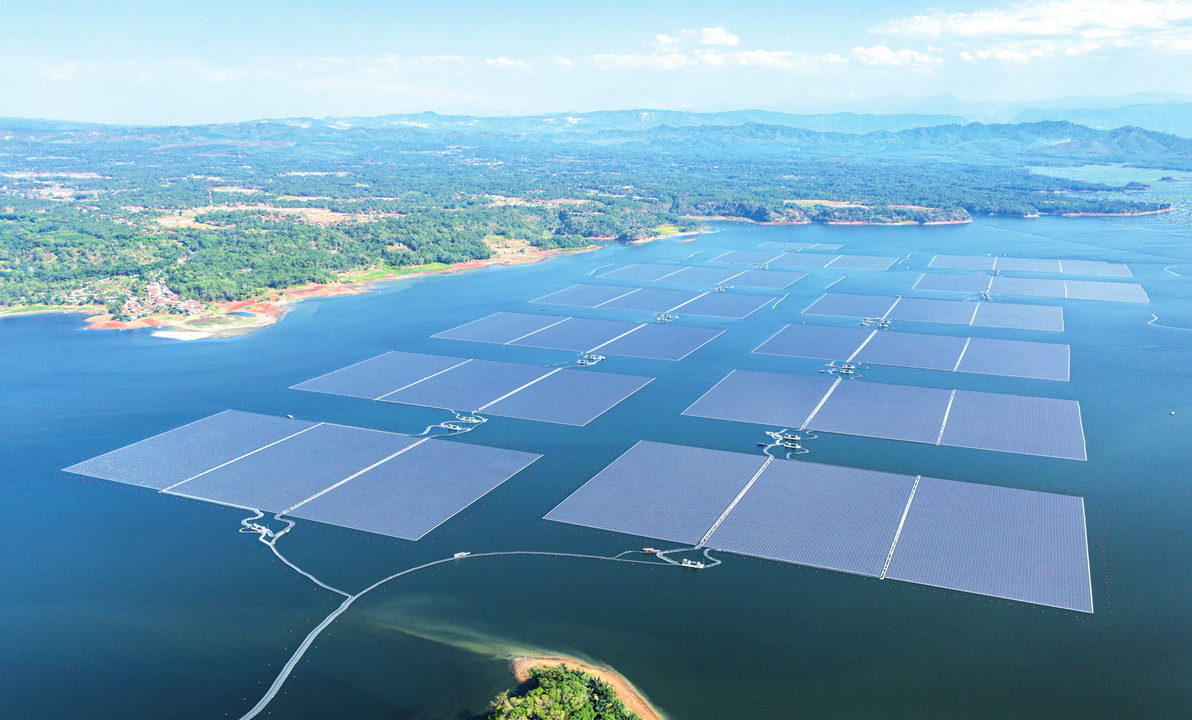 Power China tarafından Endonezya'nın Batı Java eyaletinde inşa edilen Cirata Solar Yüzer Fotovoltaik Santrali (Fotoğraf: Global Times, 2024).