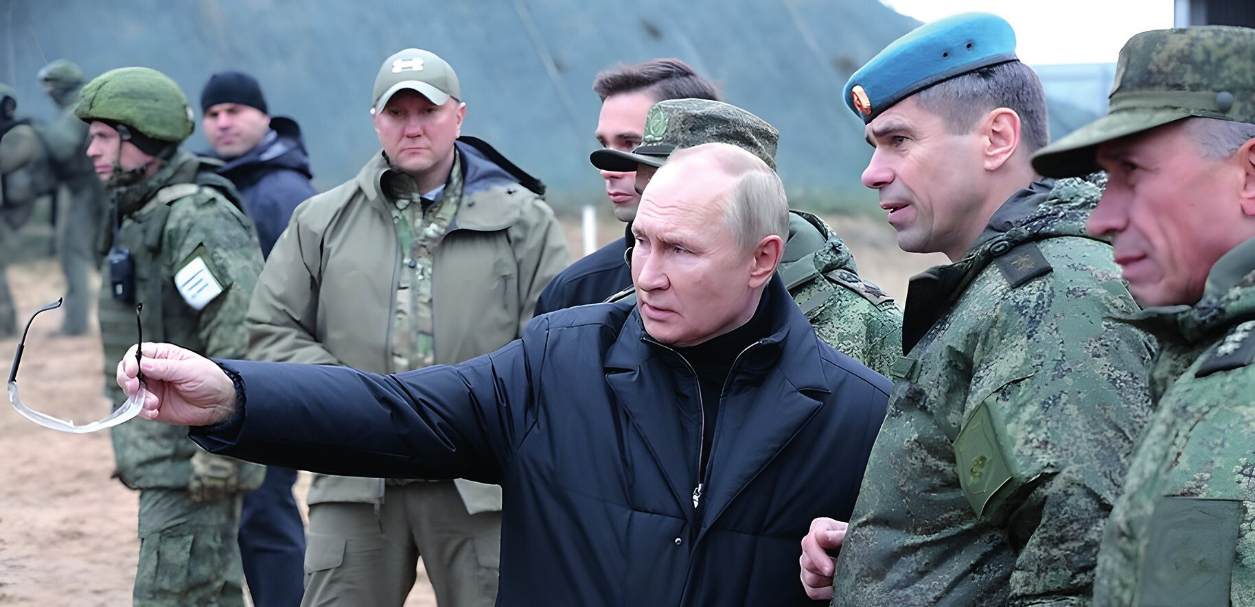 Rusya Devlet Başkanı Vladimir Putin, 20 Ekim 2022’de Ryazan bölgesindeki Batı Askeri Bölgesi eğitim sahasını ziyaret ederken (Fotoğraf: Xinhua, 2023).